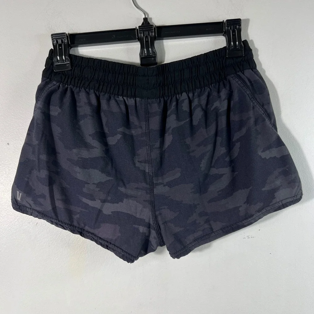 Vuori Clementine Shorts Black Camo Athletic Pockets Drawstring S‎
